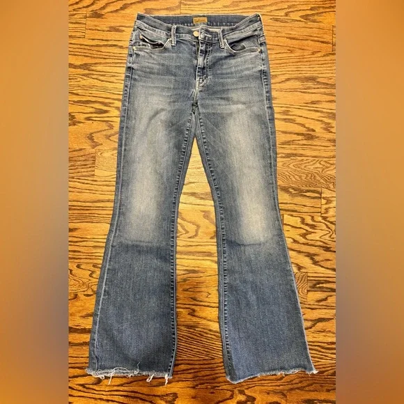 MOTHER DENIM EUC 26 
WEEKENDER FRAY IN “RACING
HEARTS” - Picture 11 of 14